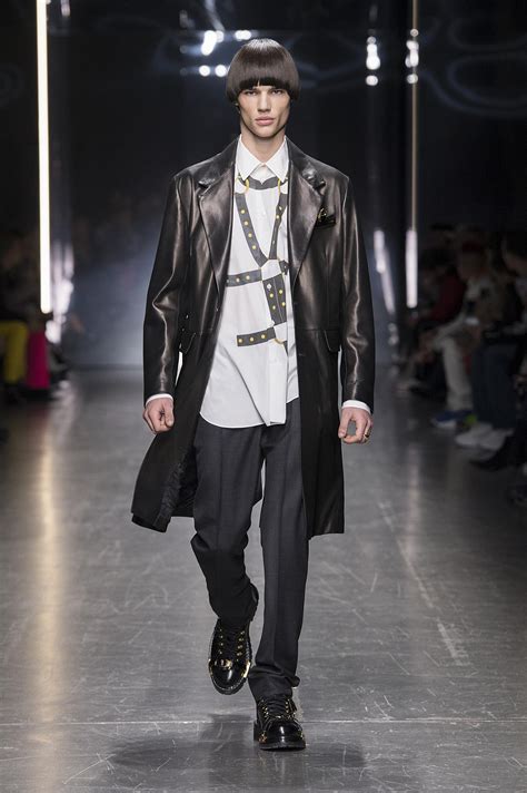 versace cropped trousers for men fall winter 2019|VERSACE MAN FALL WINTER 2019.